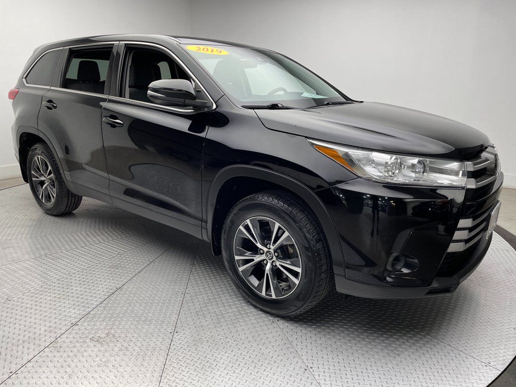 2019 Toyota Highlander LE 3