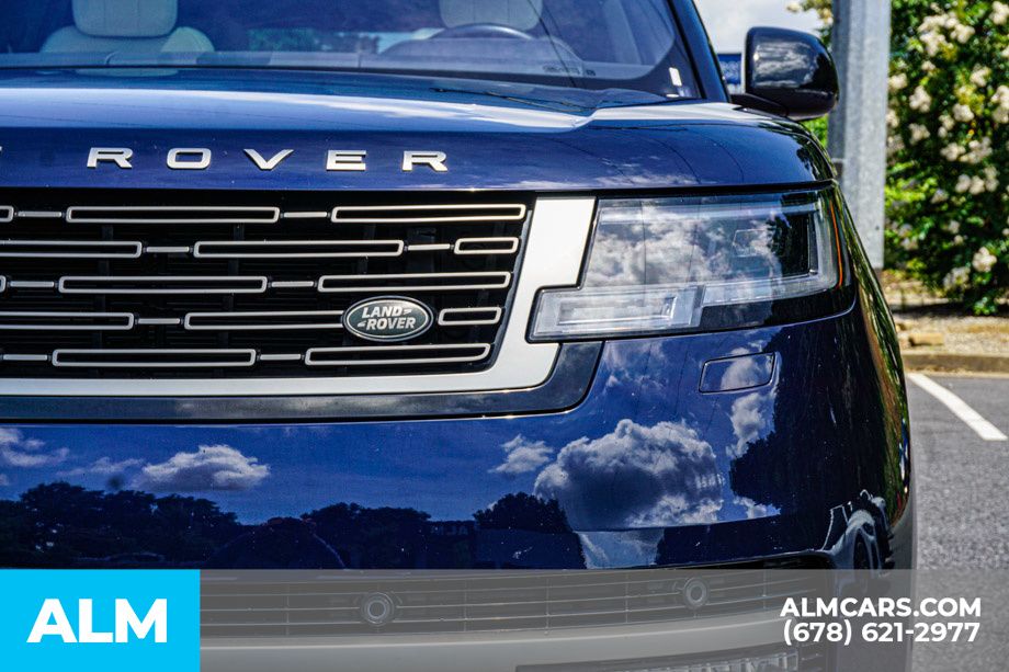 Used 2023 Blue Land Rover SE image 12