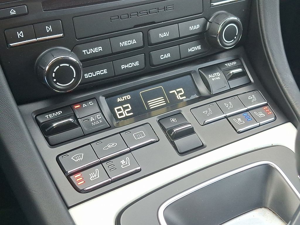 Thumbnail: 2017 Porsche 911 - 15