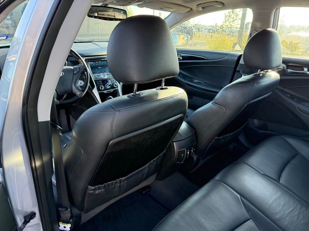 Thumbnail: 2013 Hyundai Sonata - 9