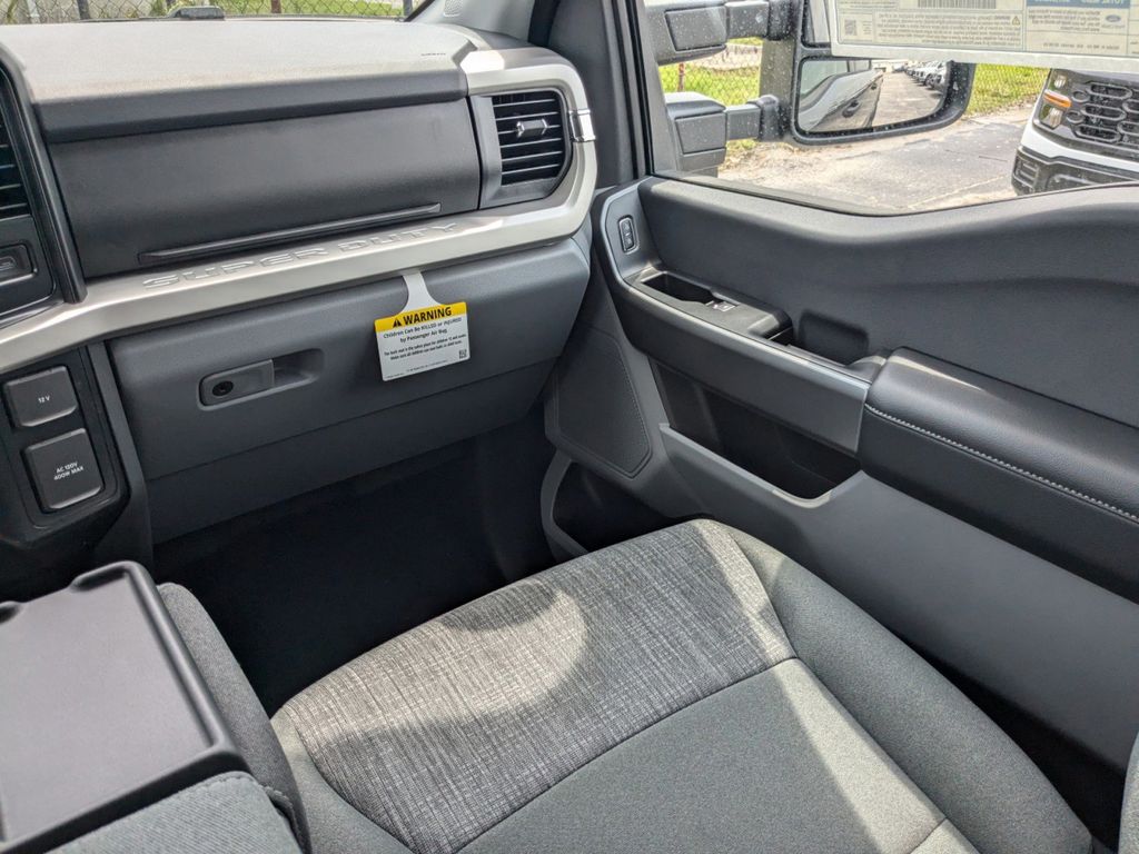 2025 Ford F-350 Super Duty XLT