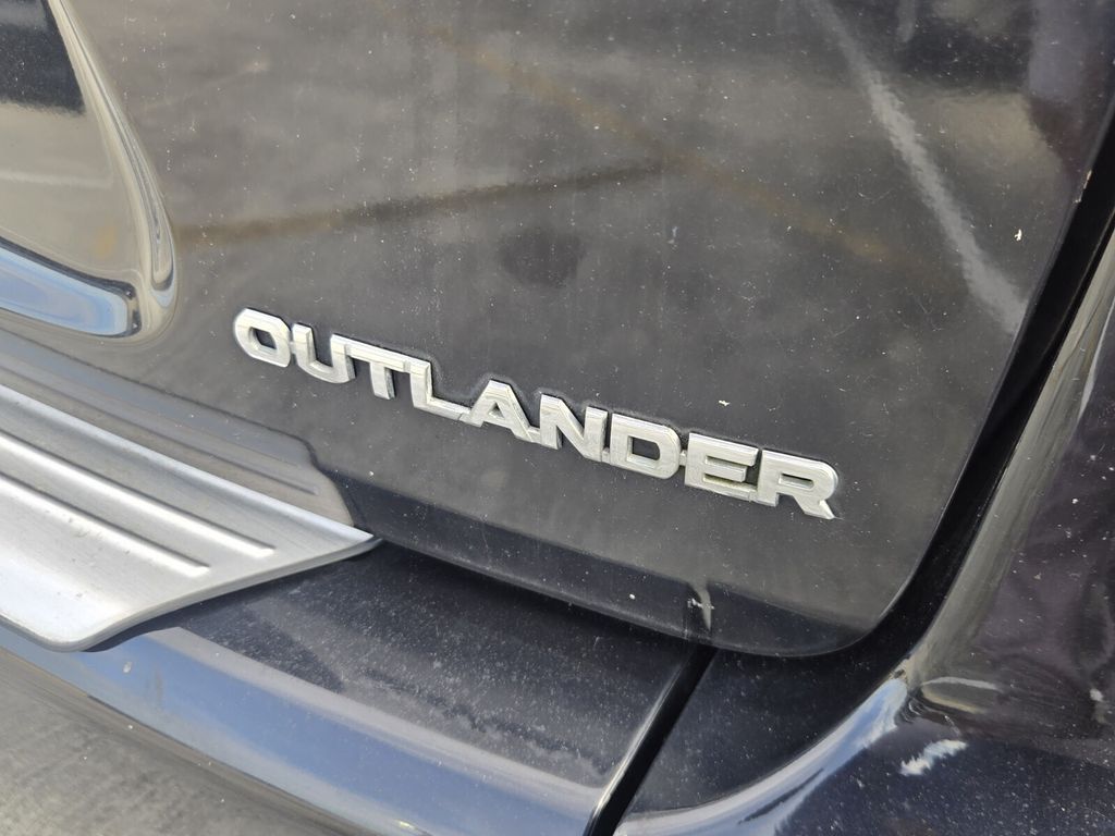 2010 Mitsubishi Outlander - $2,995
