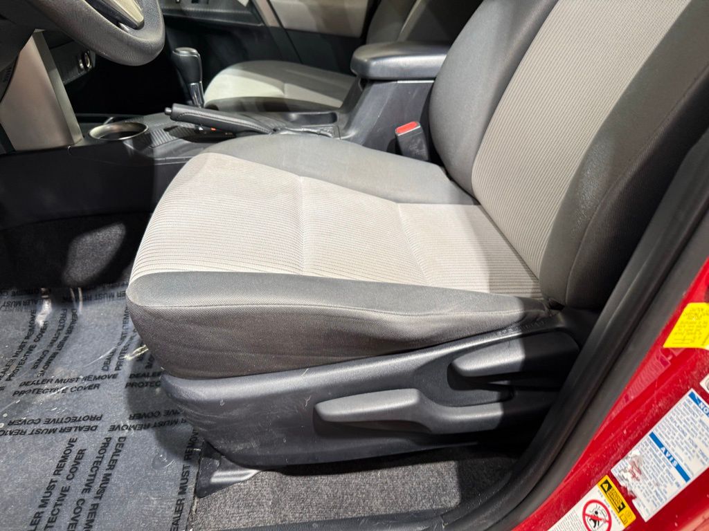 Thumbnail: 2015 Toyota RAV4 - 14