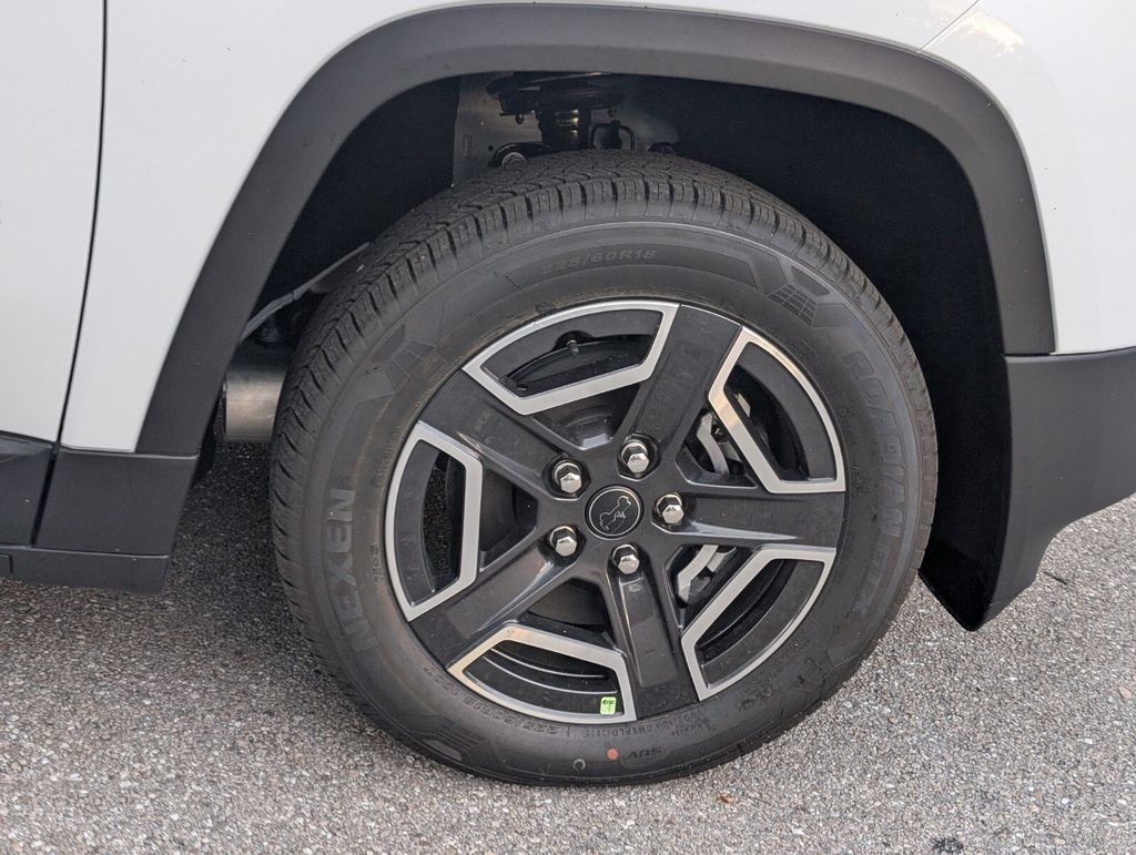 new 2026 Jeep Cherokee car, priced at $39,505