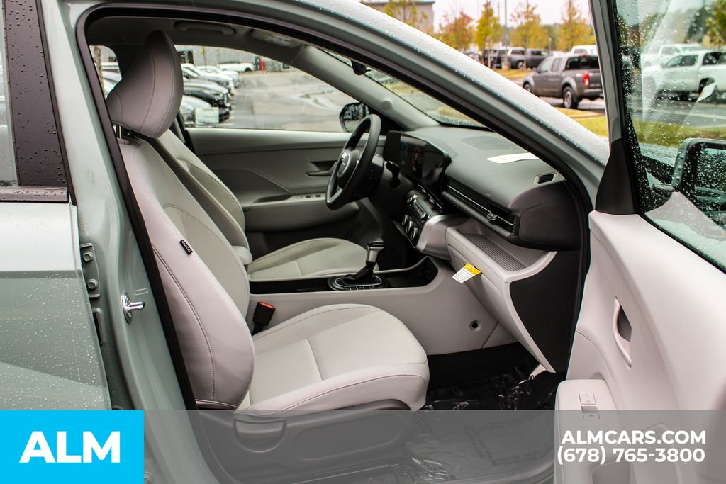 2024 Hyundai Kona SE photo 18