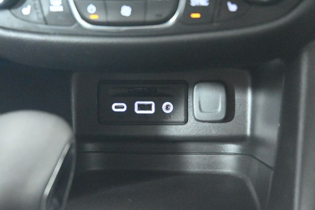 Thumbnail: 2022 Chevrolet Equinox - 24