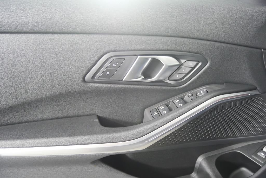 Thumbnail: 2026 BMW 3 Series - 8