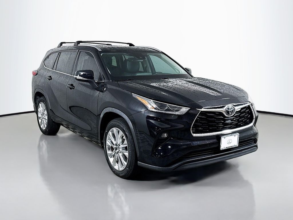 Thumbnail: 2020 Toyota Highlander - 3