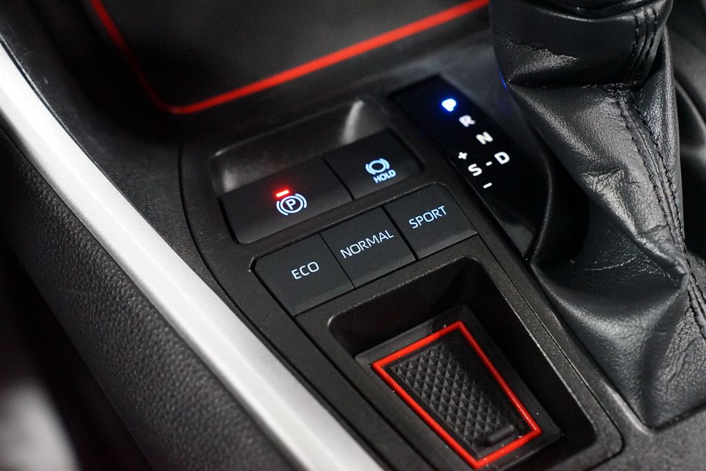 Thumbnail: 2021 Toyota RAV4 - 21