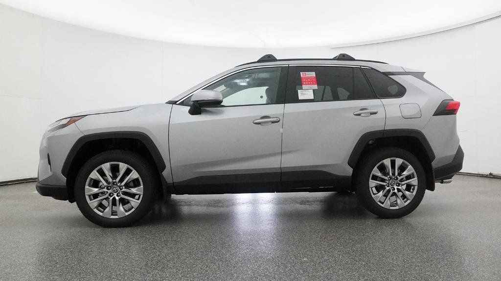 Thumbnail: 2025 Toyota RAV4 - 32