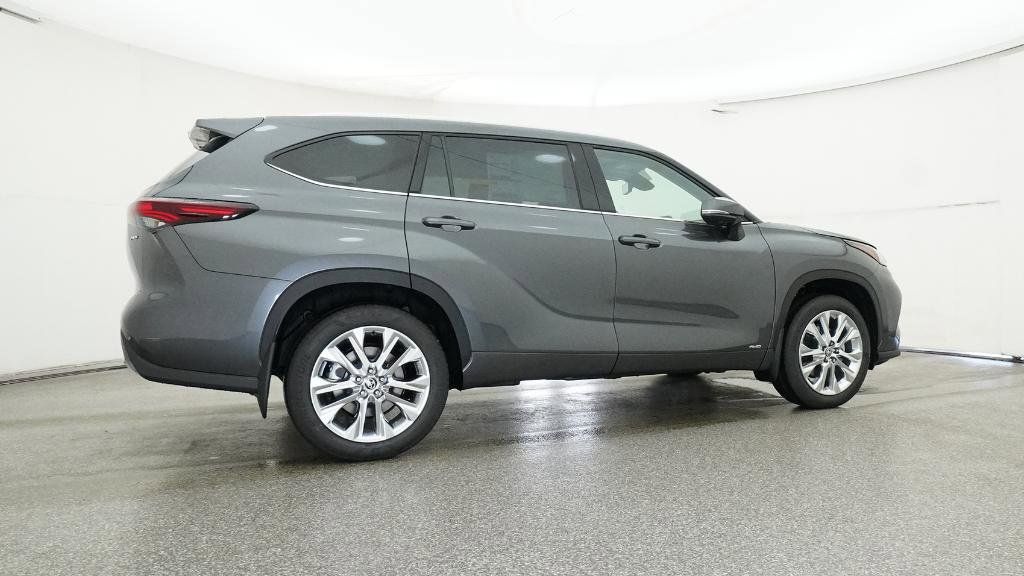 Thumbnail: 2025 Toyota Highlander - 27