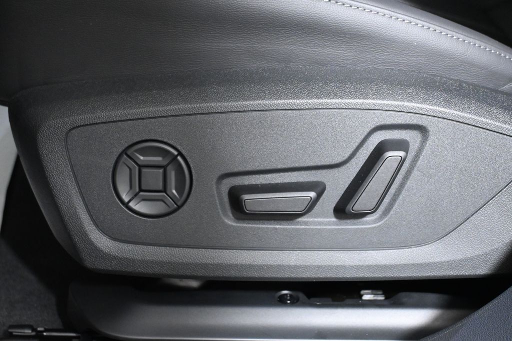 Thumbnail: 2025 Audi A6 - 25