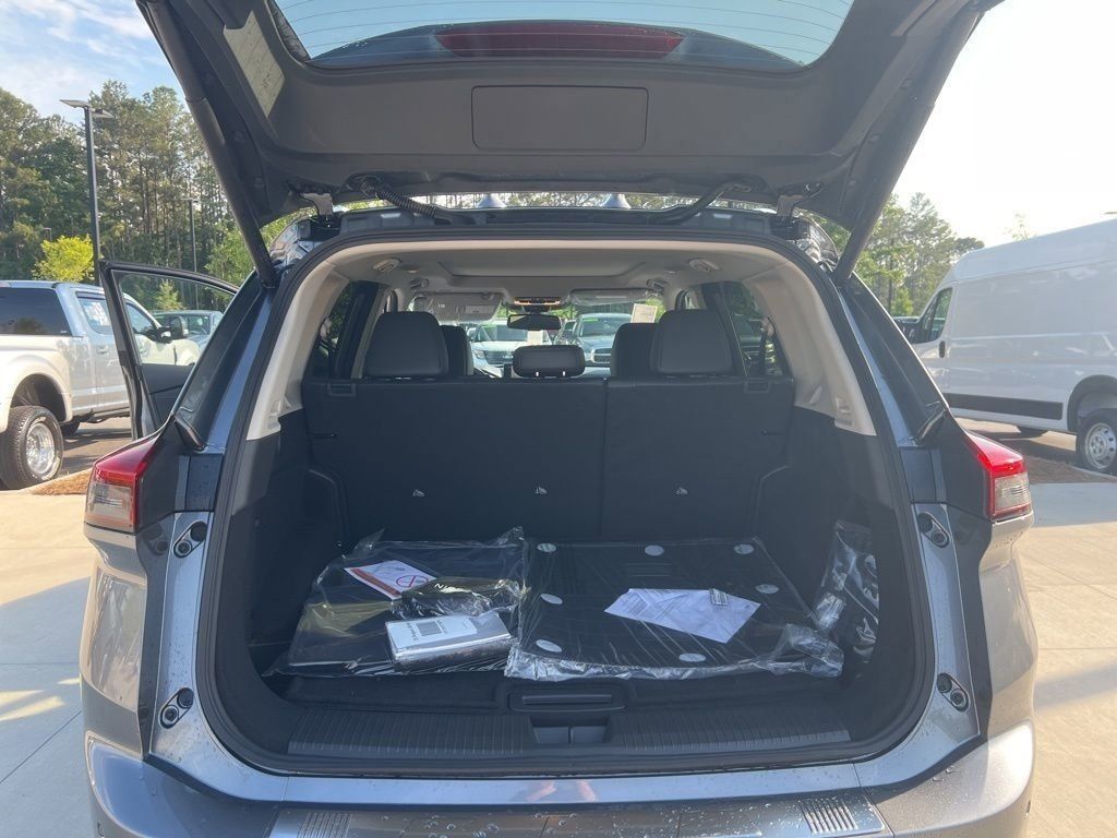 2025 Gun Metallic Nissan Rogue SL FWD SUV