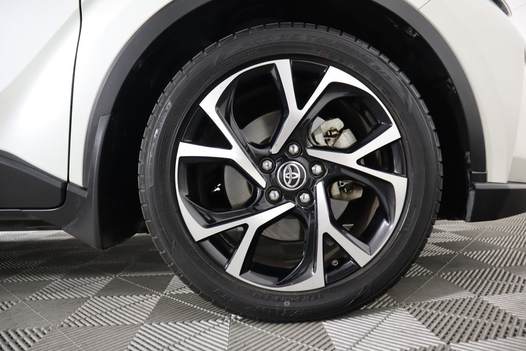 2021 Toyota C-HR LE 32