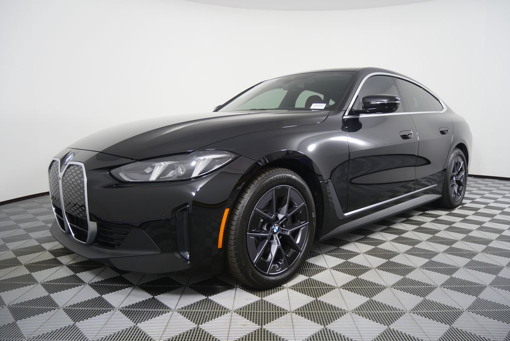 Thumbnail: 2025 BMW i4 - 8