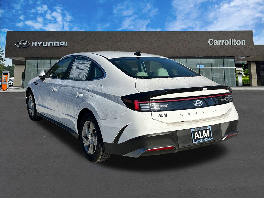 New 2025 White Hyundai SE image 8