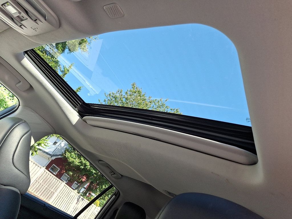 Thumbnail: 2022 Toyota Highlander - 14