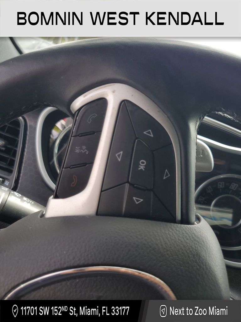 2015 Dodge Challenger SXT photo