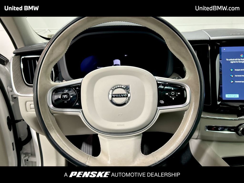 2022 Volvo XC60 B6 Inscription 14