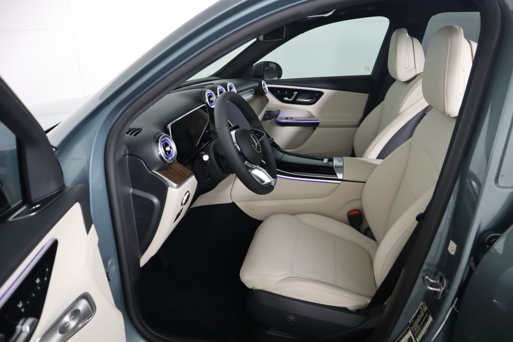 2025 Mercedes-Benz GLC 300 21