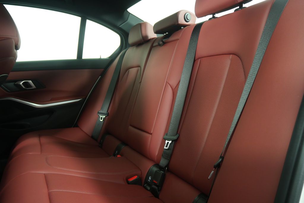 Thumbnail: 2025 BMW 3 Series - 16