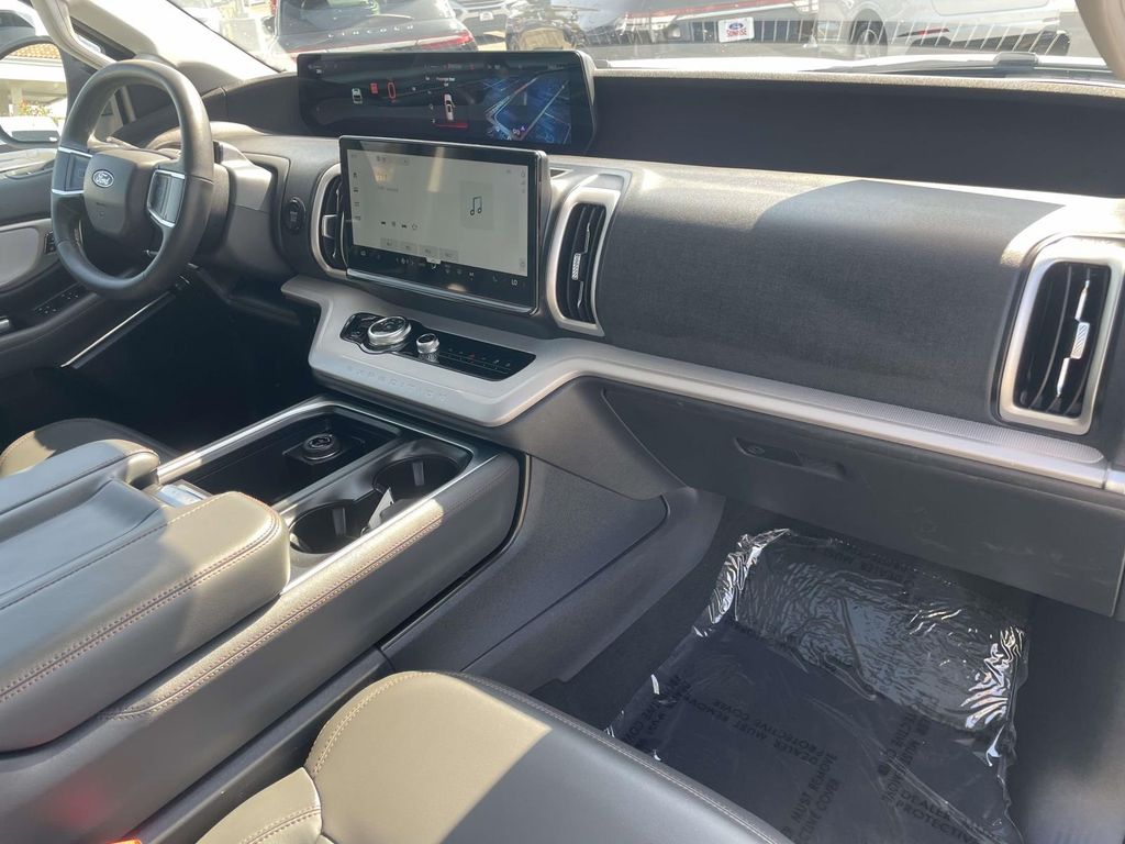 Used 2025 Ford Expedition Active 4D Sport Utility