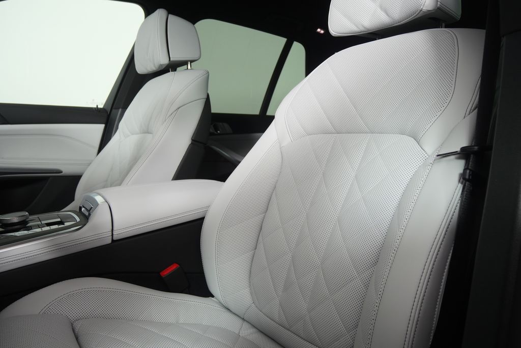 Thumbnail: 2026 BMW X5 - 10