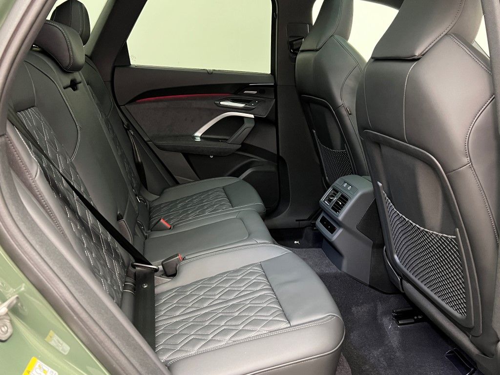 Thumbnail: 2025 Audi SQ5 - 16