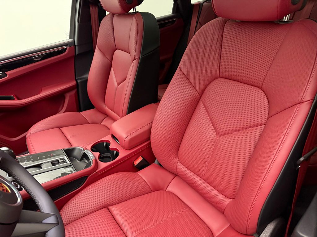 Thumbnail: 2026 Porsche Macan - 5