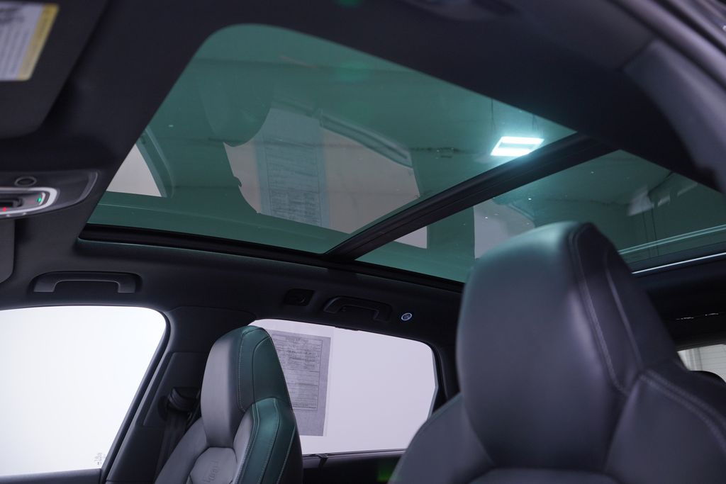 Thumbnail: 2023 Audi SQ7 - 8