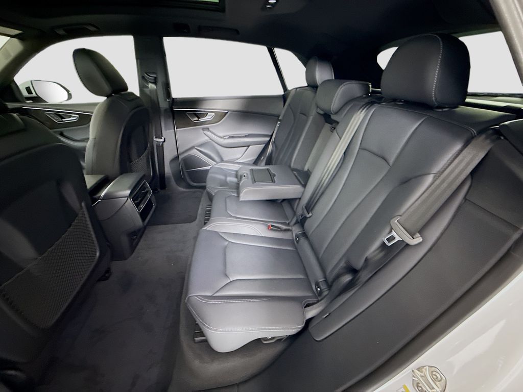 Thumbnail: 2026 Audi Q8 - 23