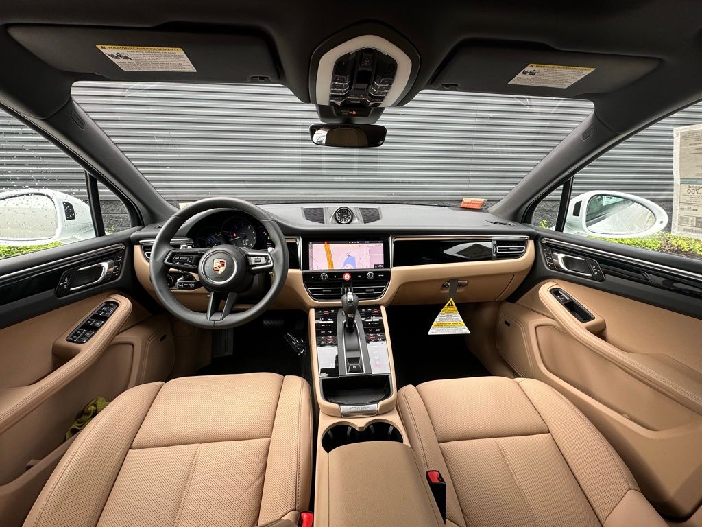 2025 Porsche Macan  28