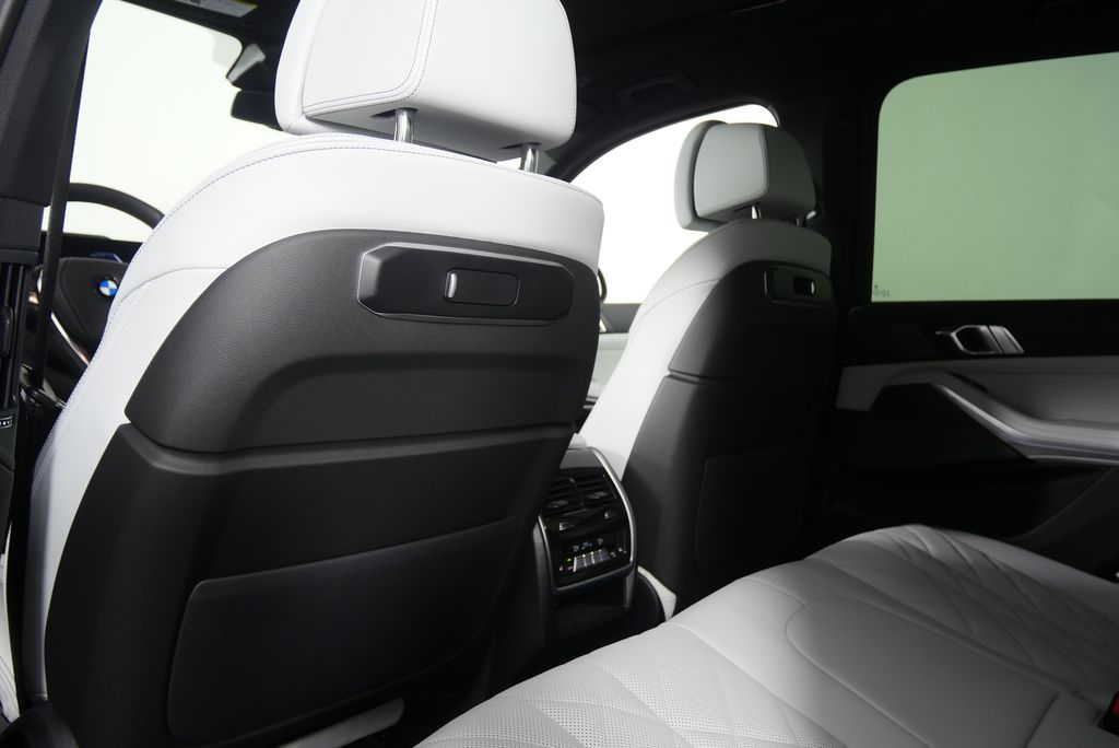 Thumbnail: 2026 BMW X5 - 16