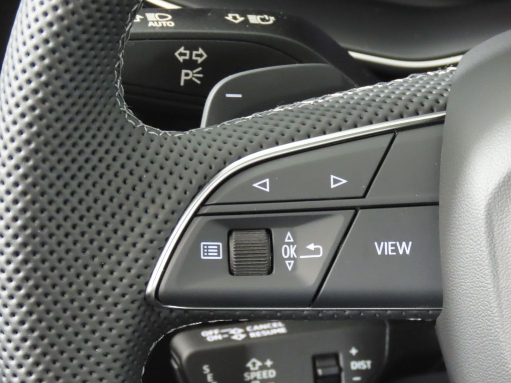 Thumbnail: 2026 Audi SQ7 - 13