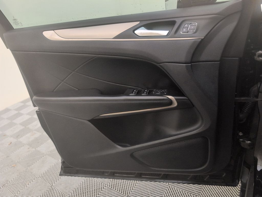 Used 2017 Black Lincoln Premiere image 28