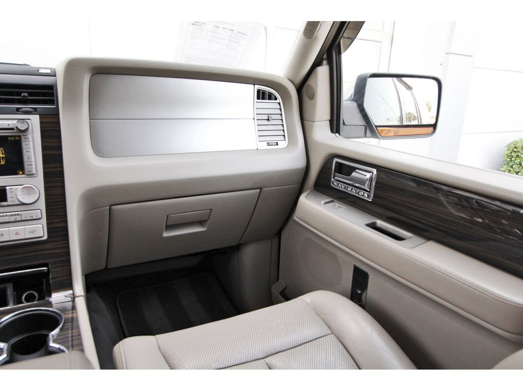 2010 Lincoln Navigator L Base - 9