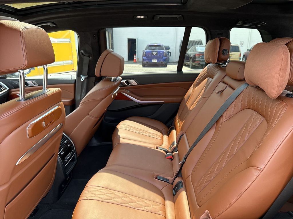 Thumbnail: 2024 BMW X7 - 21
