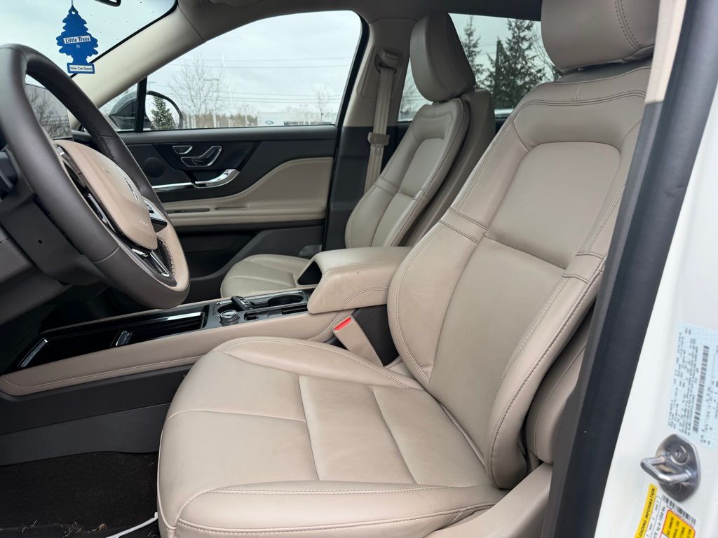 Used 2023 White Lincoln Standard image 5