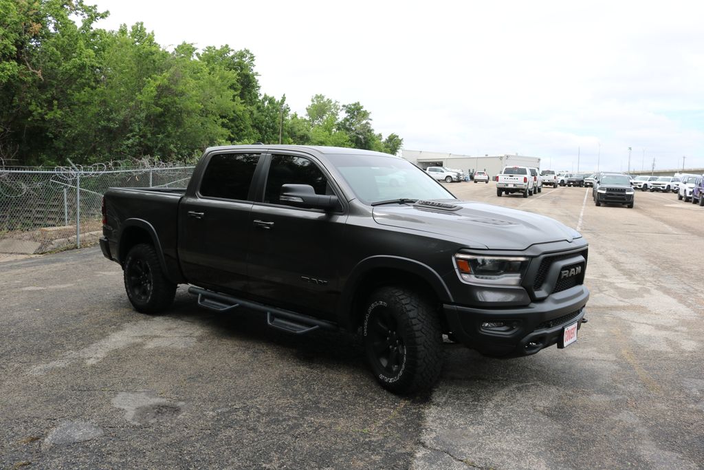 View vehicle photo 7