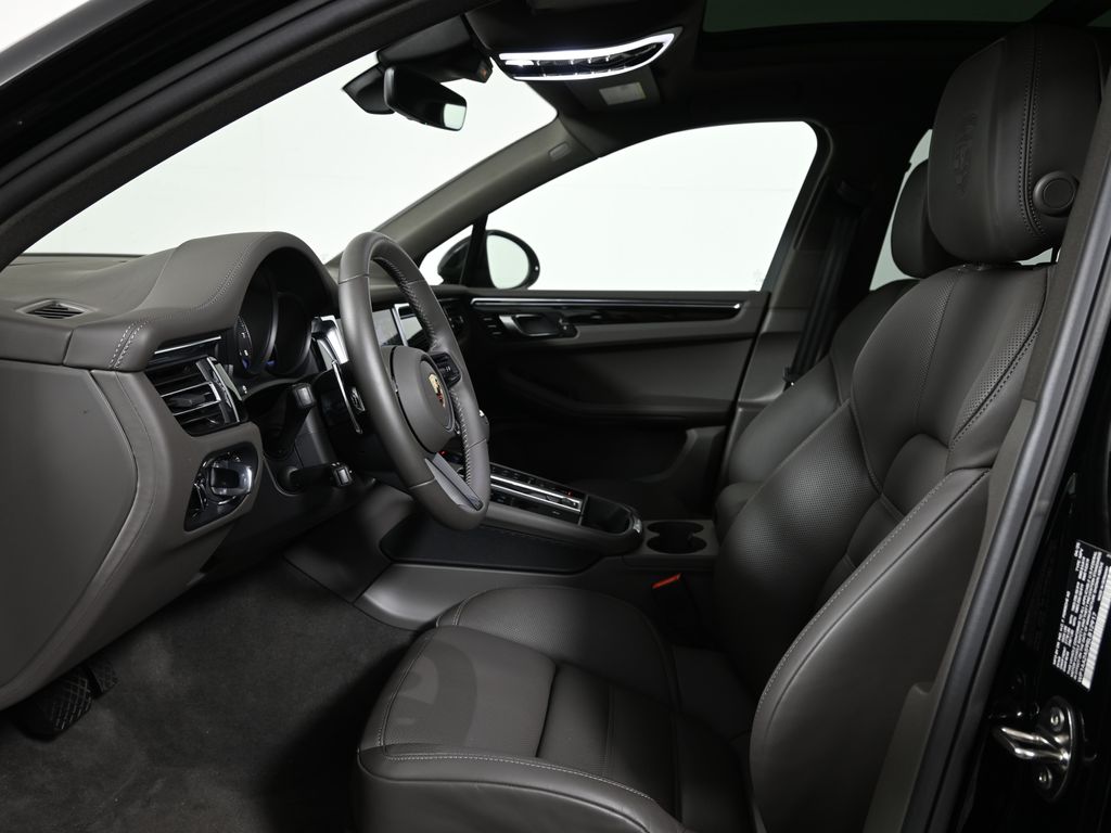 Thumbnail: 2025 Porsche Macan - 5