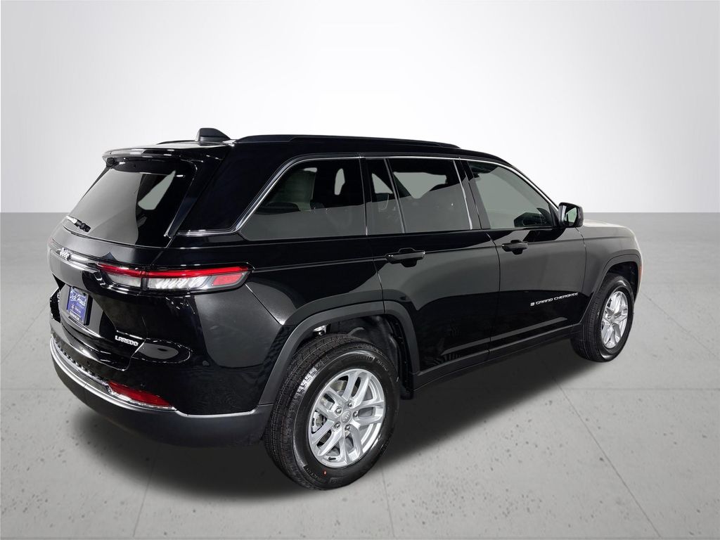 2026 Jeep Grand Cherokee Laredo