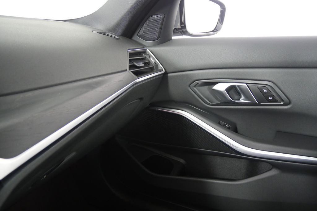 2024 BMW 3 Series 330i 27