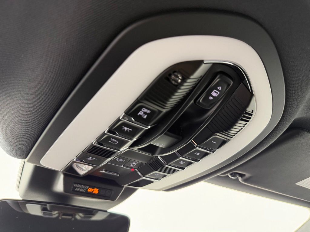 Thumbnail: 2026 Porsche Macan - 30