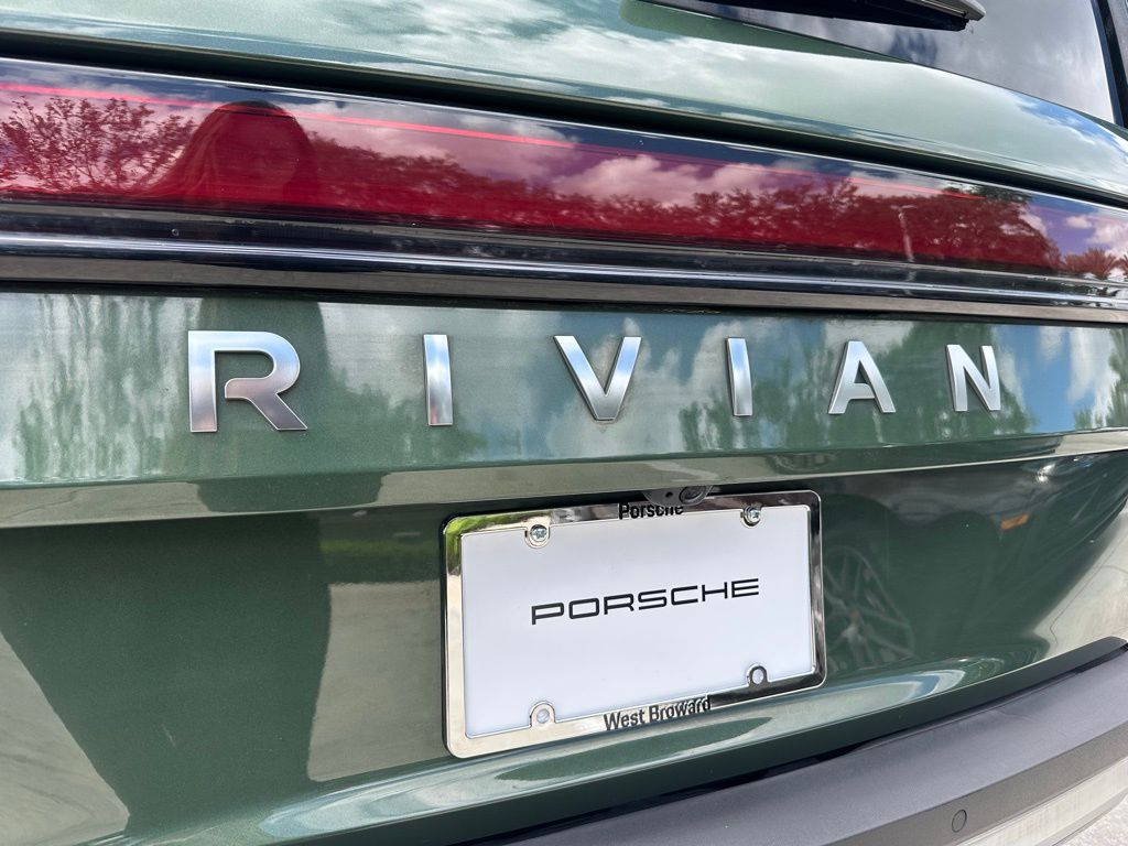 Thumbnail: 2025 Rivian R1S - 14