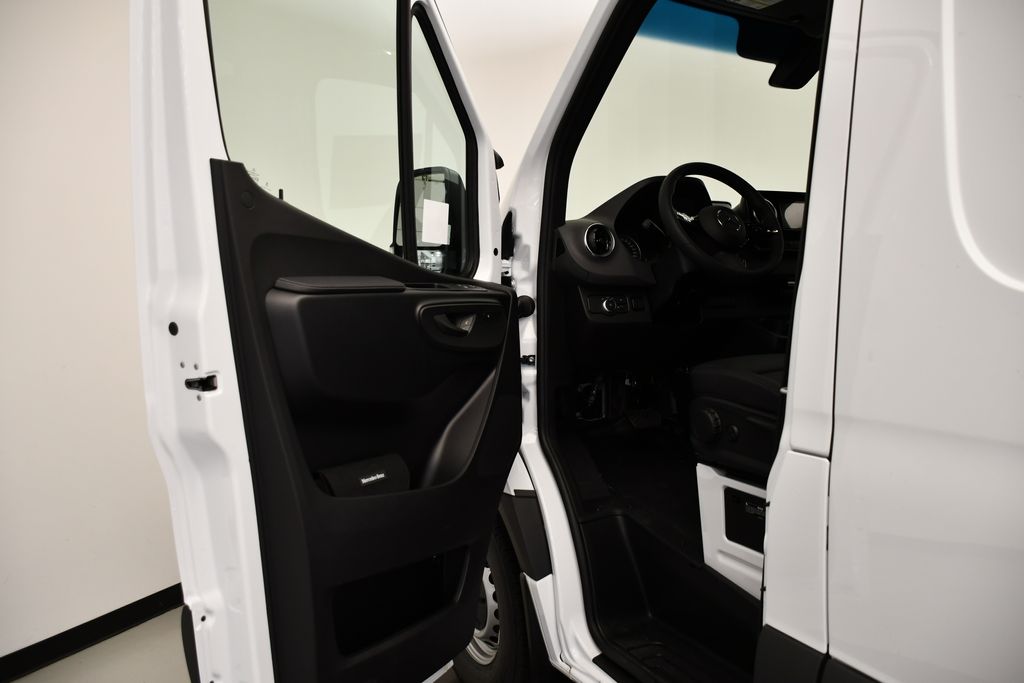Thumbnail: 2026 Mercedes-Benz Sprinter - 26