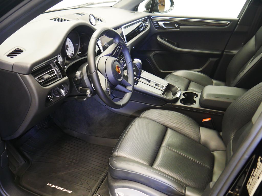 Thumbnail: 2022 Porsche Macan - 5