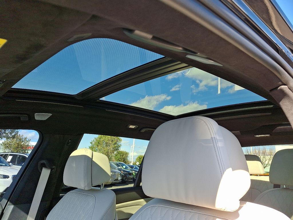 Thumbnail: 2023 BMW X7 - 17