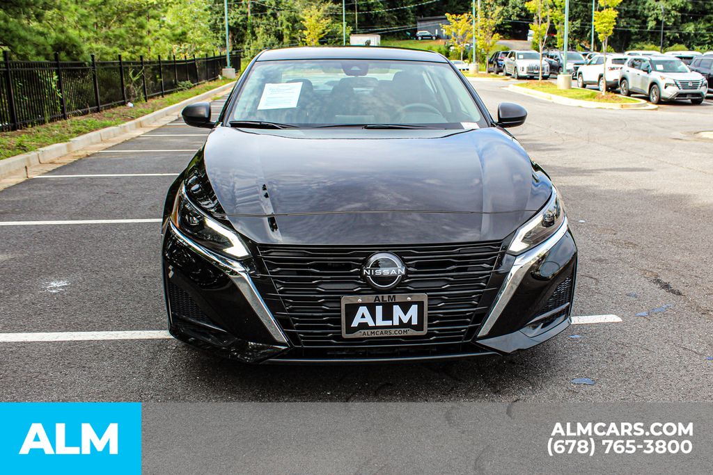 Used 2025 Black Nissan 2.5 SV image 9