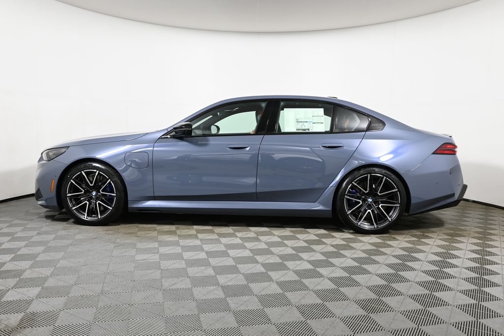 Thumbnail: 2026 BMW M5 - 2