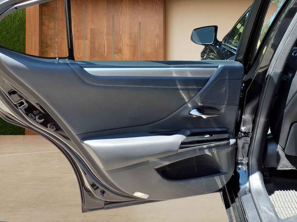 LexusES25